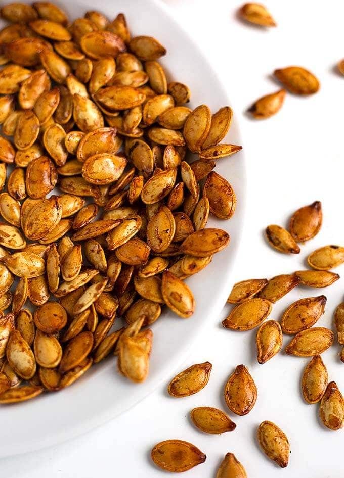 How To Make Roasted Pumpkin Seeds Simply Happy Foodie